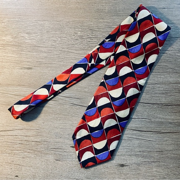Hugo Boss 100% Silk Necktie Red/Blue/Black/Cream Geometric Design - Picture 5 of 6